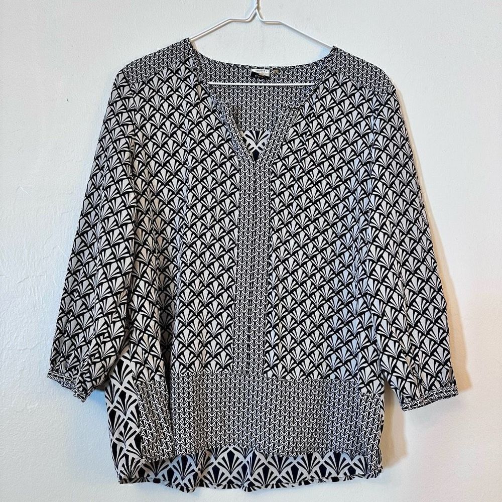 Ecru V-Neck 100% Silk Long-Sleeve Geometric Printed Black & White Blouse Large
